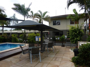 Гостиница Country Plaza Motor Inn  Макей